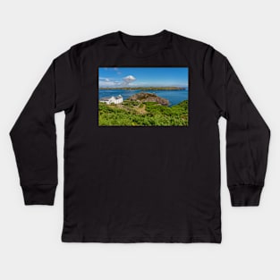 A view towards the white farmhouse on RSPB Ramsey Island, Pembrokeshire Kids Long Sleeve T-Shirt